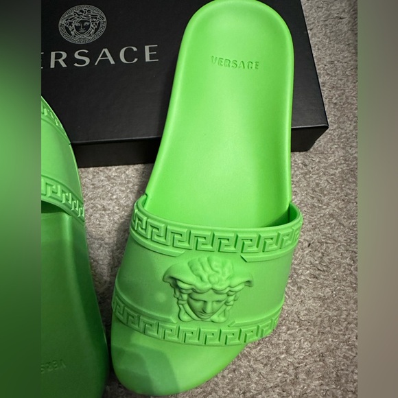 NWT Green 💚 Versace Slides - Picture 5 of 7